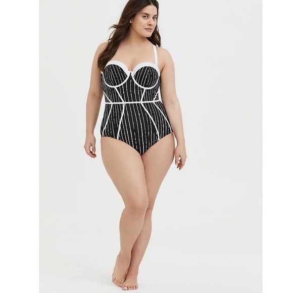Torrid 5 DISNEY NIGHTMARE BEFORE CHRISTMAS JACK SKELLINGTON UNDERWIRE SWIMSUIT - Picture 2 of 14